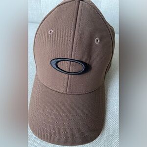 Oakley Brown Baseball Cap Hat Men’s Size S/M Black Logo